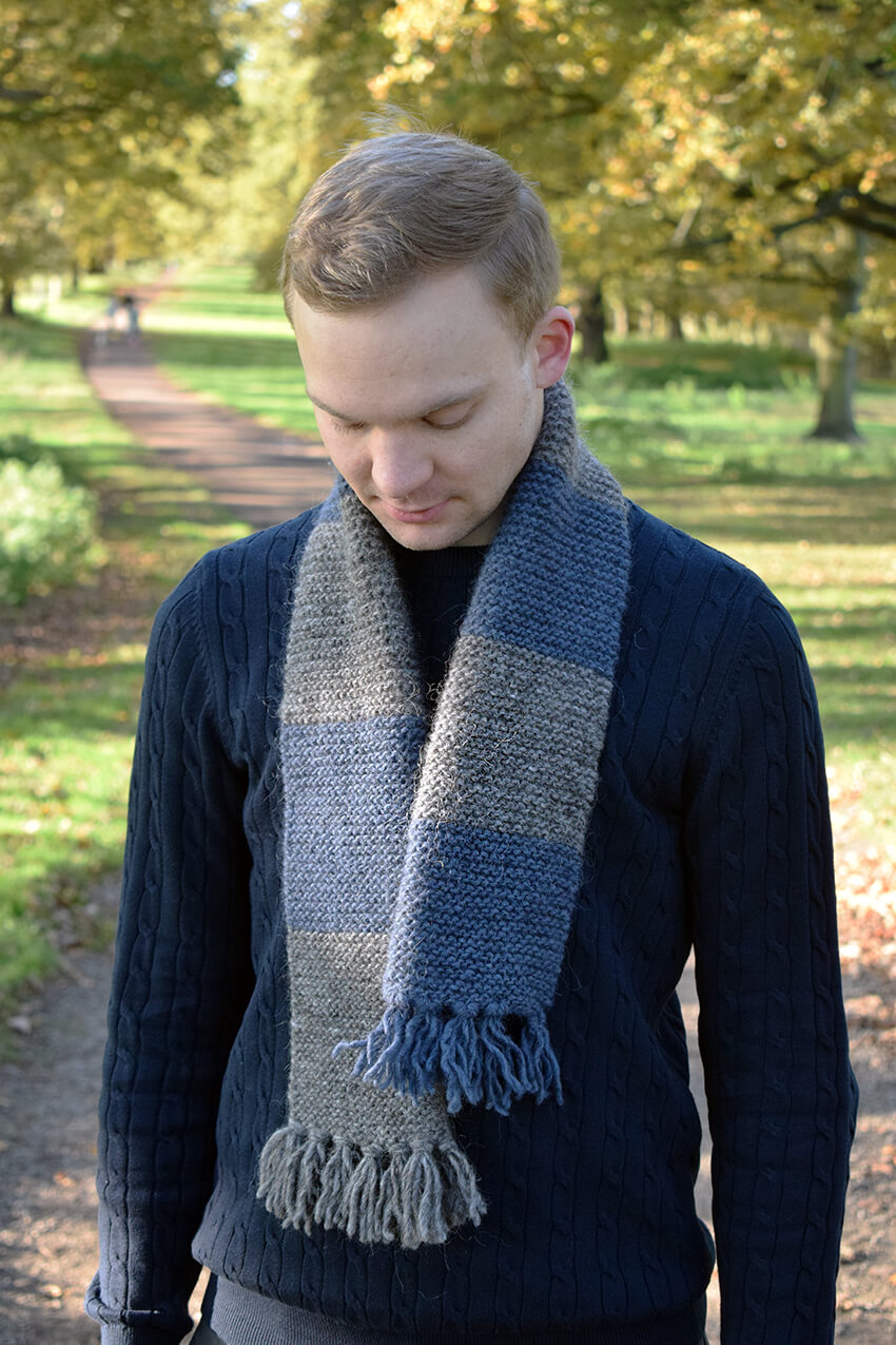 Easy Mens Scarf Knitting Pattern With Striped Detail The