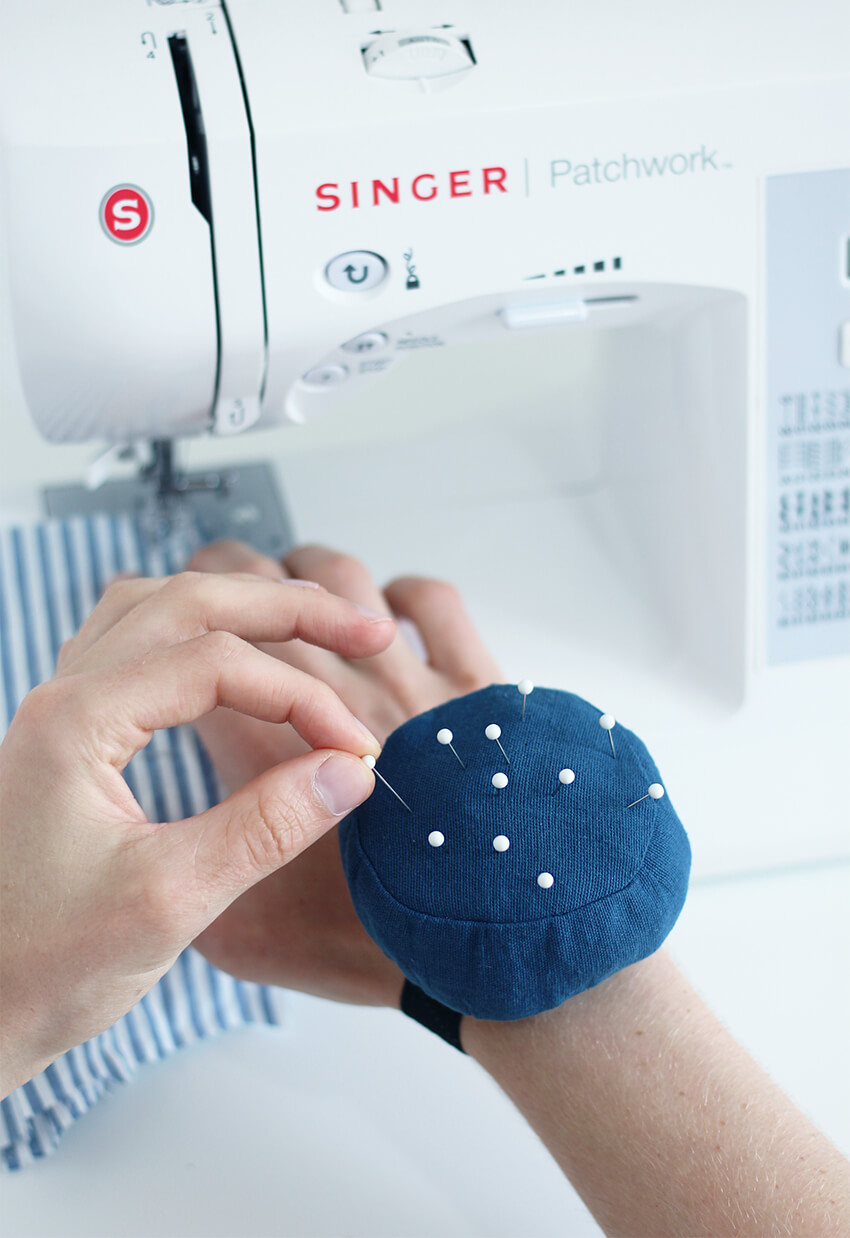 Sewing Needle Pin Cushion Holder Wrist Strap Craft DIY Sewing Tool Sewing Pin Cushion with Pumpkin Shape Design Blue 
